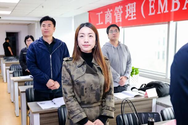 清華大學(xué)總裁班上課照片